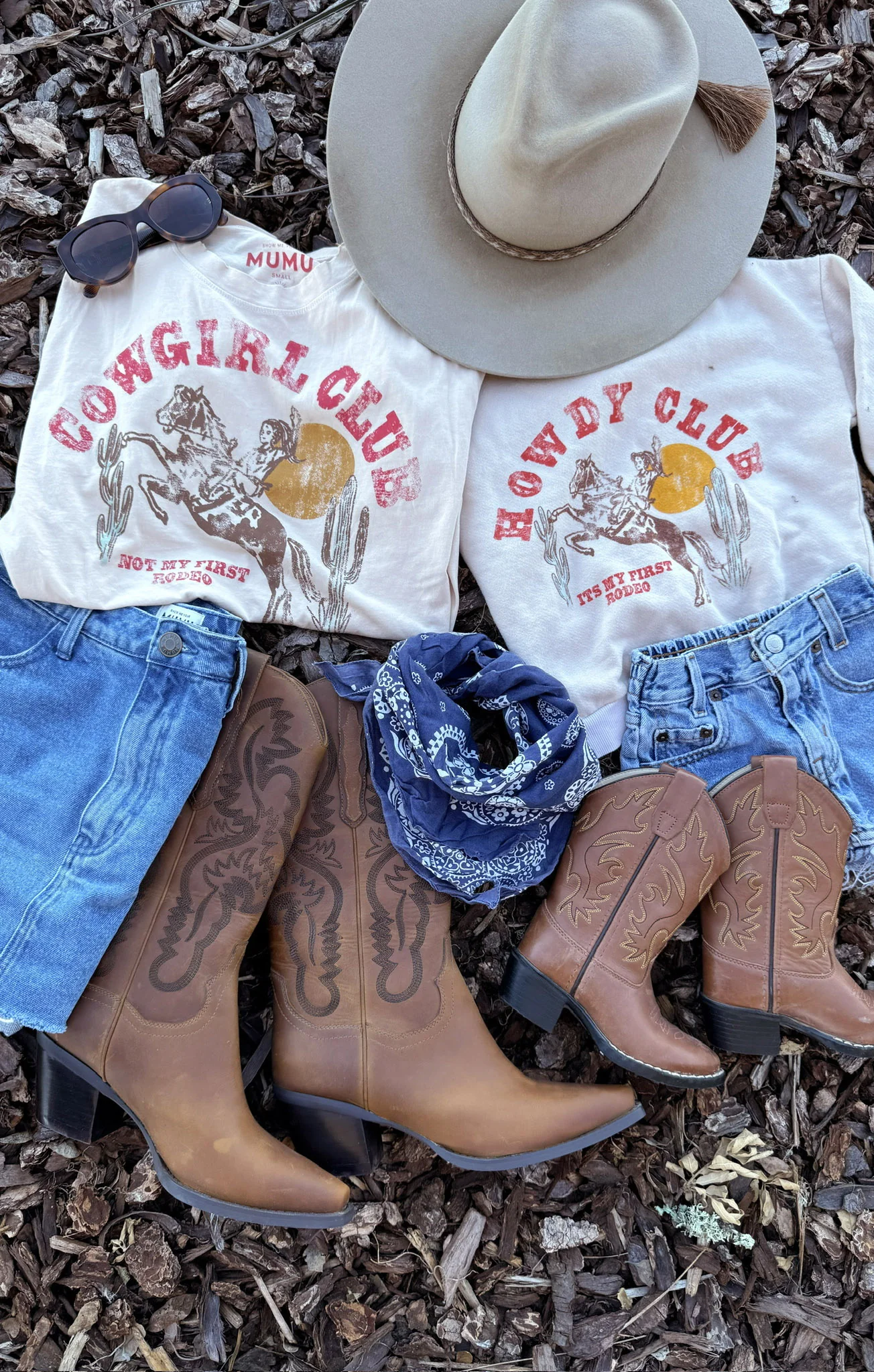 Davis Sweatshirt ~ Distressed Howdy Graphic - Image 5