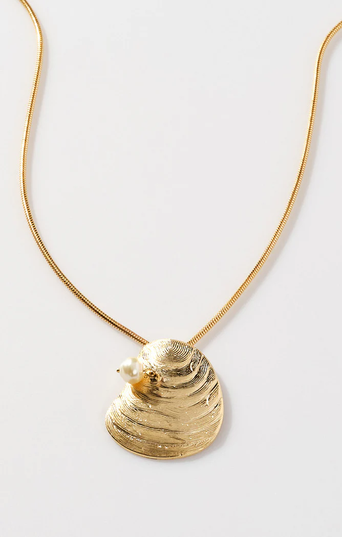 Faithy Jewels Oyster Necklace ~ Gold