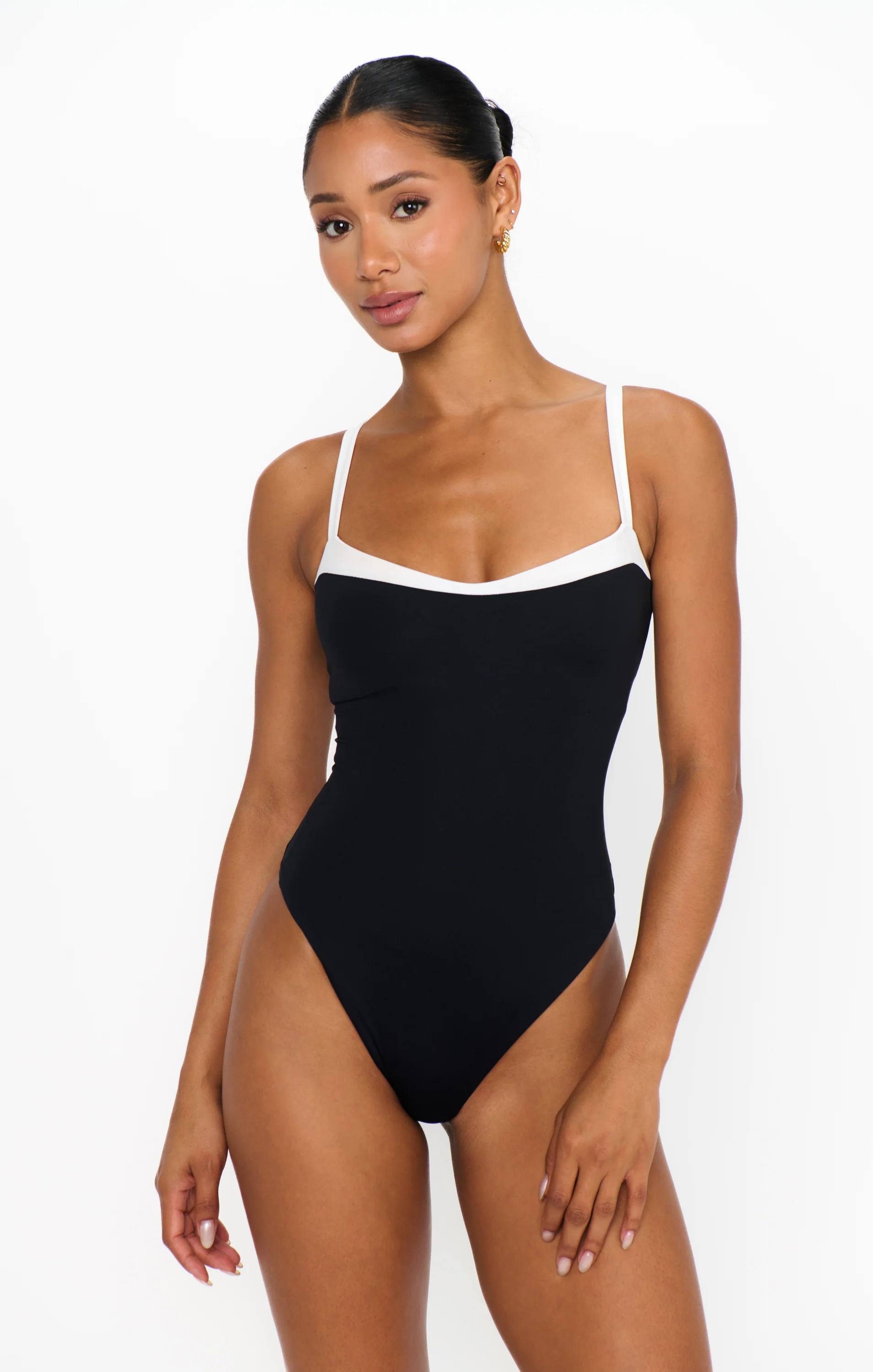 Overseas One Piece ~ Black and White - Image 7